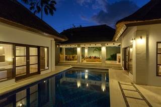 B Villa + Pool Seminyak Buitenkant foto